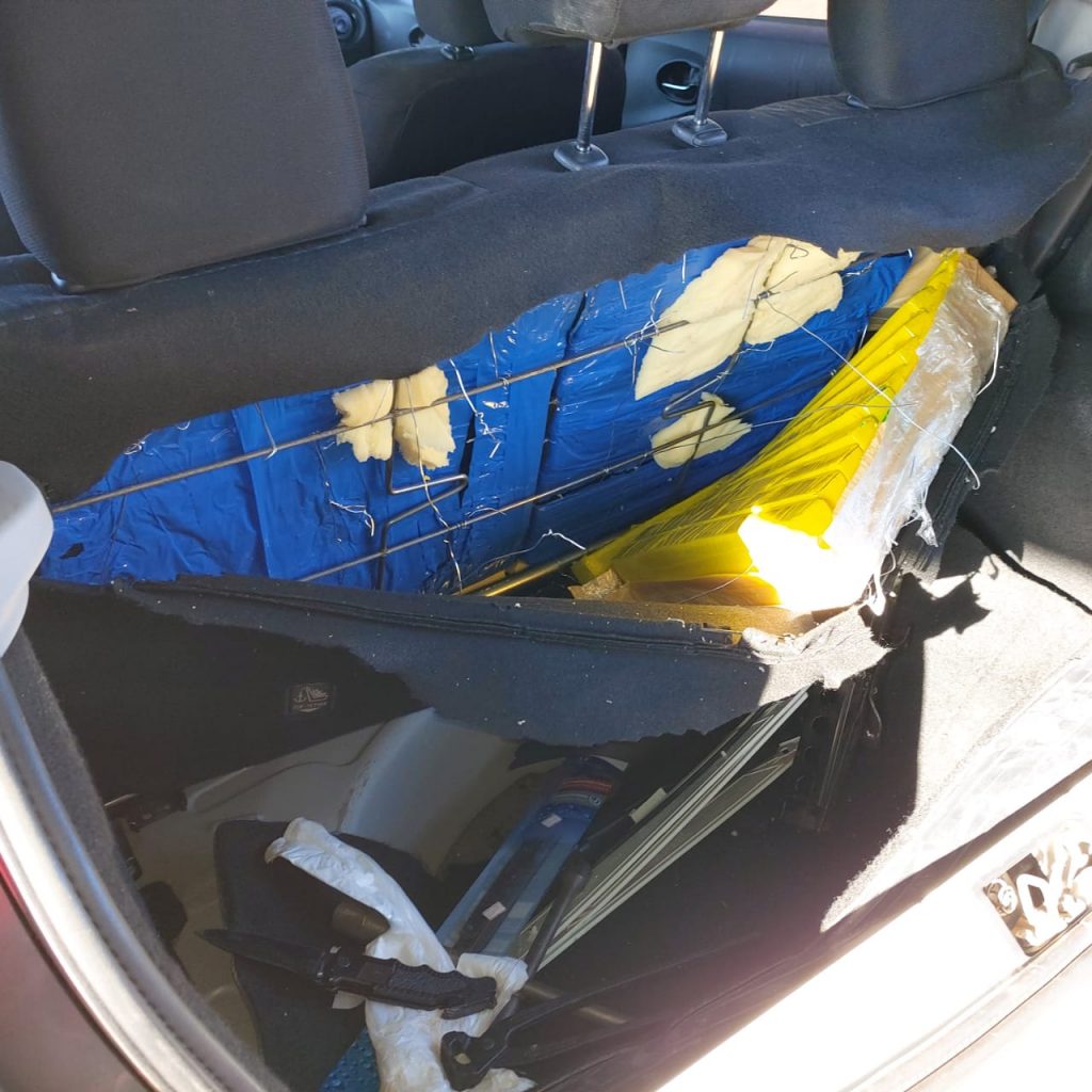 PMR recupera veículo com chassi remarcado levando carga de maconha PMR recupera veículo com chassi remarcado levando carga de maconha