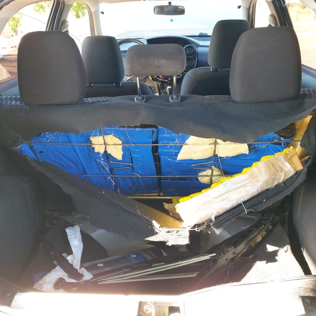 PMR recupera veículo com chassi remarcado levando carga de maconha PMR recupera veículo com chassi remarcado levando carga de maconha