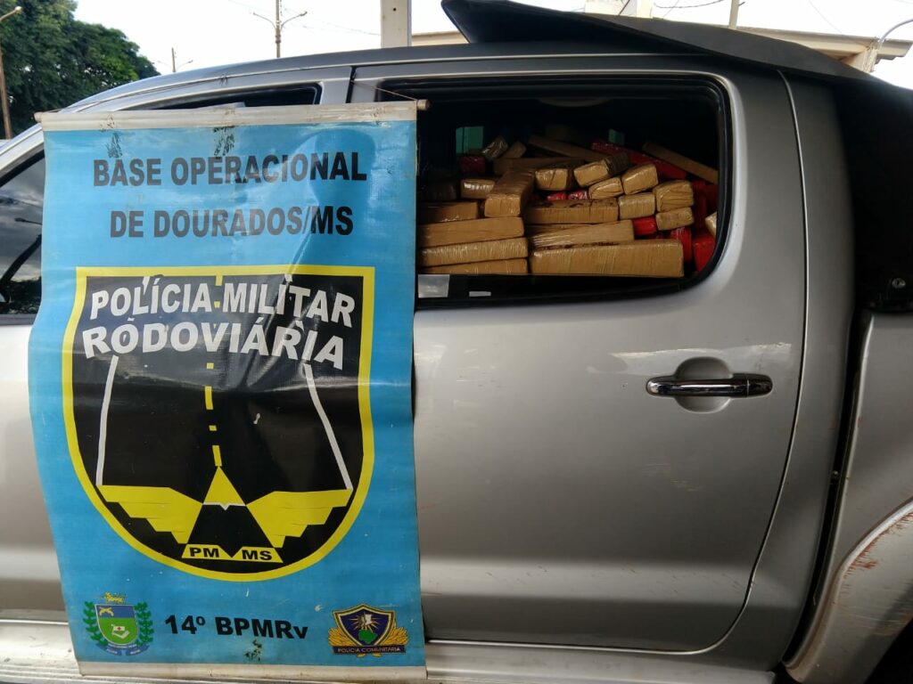 Polícia apreende caminhonete com quase dois mil tabletes de maconha