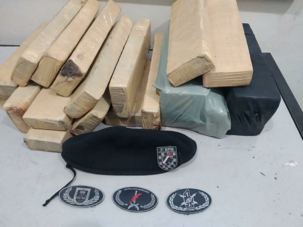 PM em Dourados fecha dois pontos de venda de drogas e prende quatro PM em Dourados fecha dois pontos de venda de drogas e prende quatro