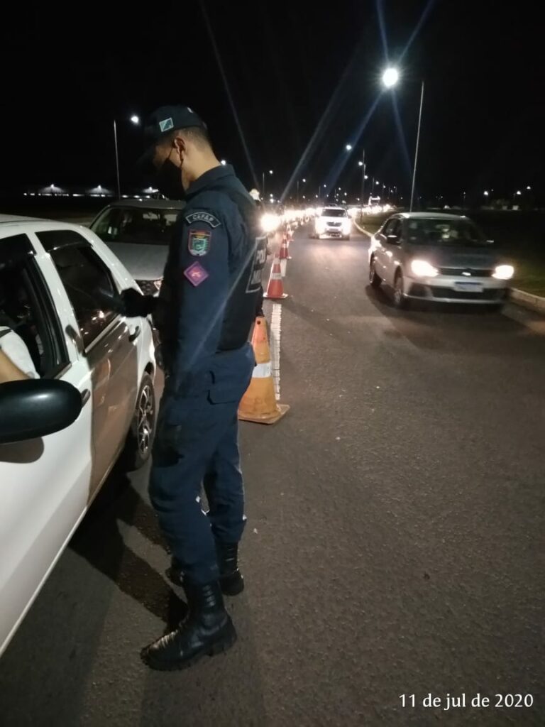Blitz da Lei Seca flagra 19 motoristas embriagados na Avenida Duque de Caxias
