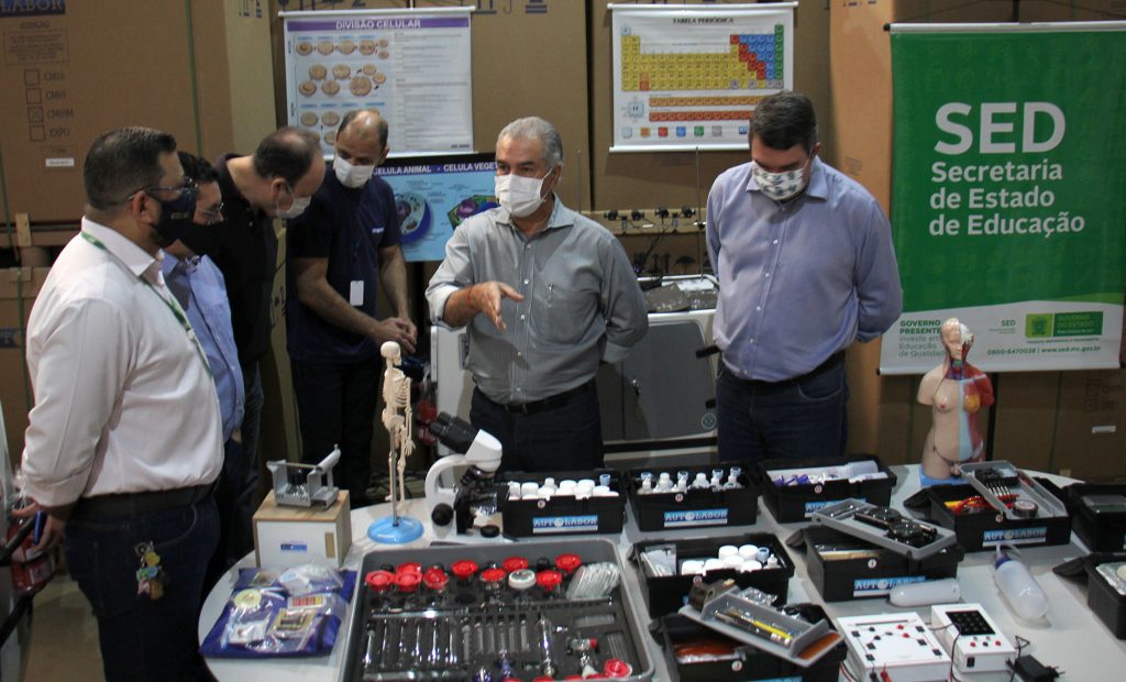 Estado compra 31 laboratórios móveis de ciências para escolas estaduais Estado compra 31 laboratórios móveis de ciências para escolas estaduais