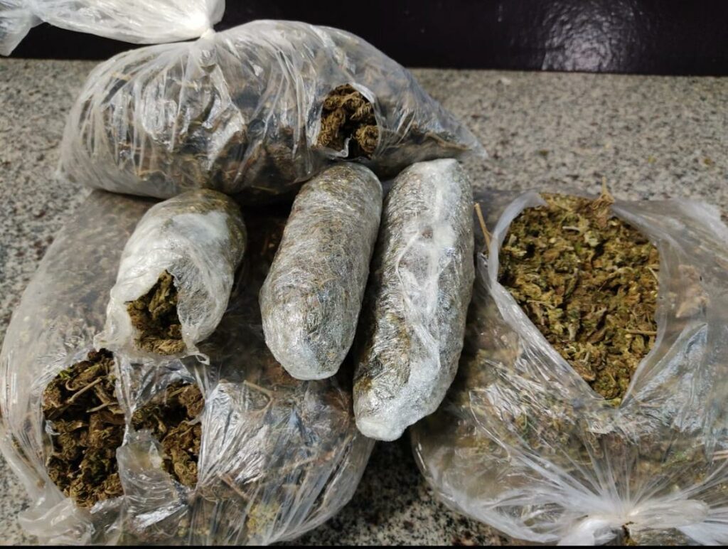 SIG fecha um dos pontos de venda de drogas de maior movimento em bairro de Dourados SIG fecha um dos pontos de venda de drogas de maior movimento em bairro de Dourados