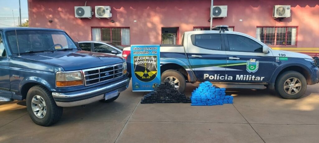 PMR localiza “mocó” em caminhonete com 138 quilos de drogas PMR localiza “mocó” em caminhonete com 138 quilos de drogas