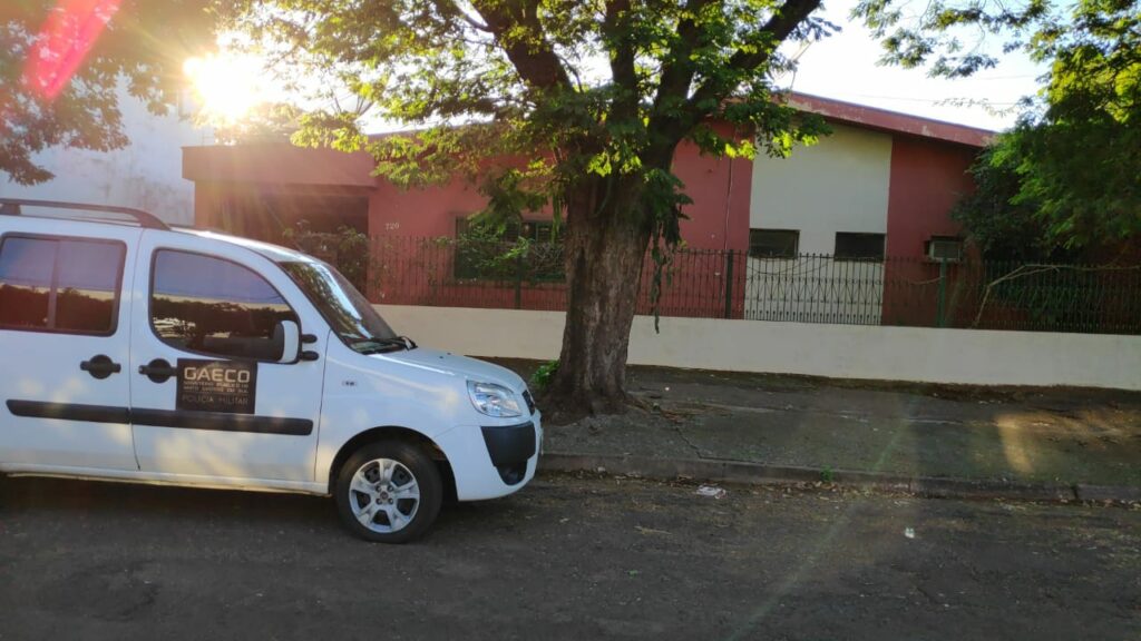 Gaeco cumpre mandado de busca e apreensão na casa de ex-secretária de Saúde e procurador