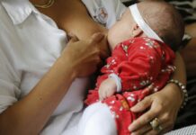 Amamentação pode reduzir em 11% risco de doenças cardiovasculares em mulheres, aponta estudo