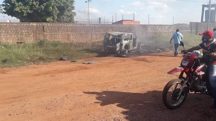 Três veículos de luxo são incendiados em pontos distintos na fronteira