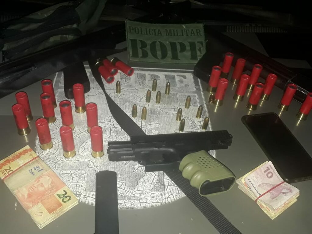 Bope prende casal escondido em envolvido com roubo a uma empresa na fronteira Bope prende casal escondido em envolvido com roubo a uma empresa na fronteira
