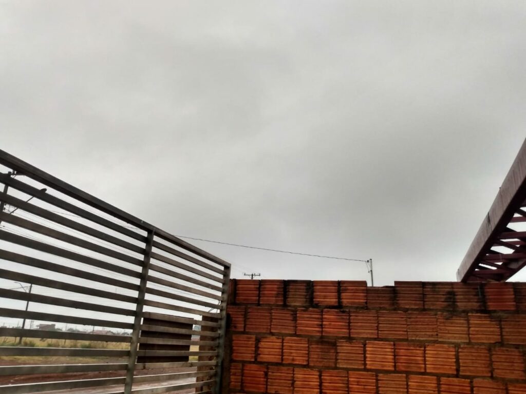 A tão esperada chuva chegou trazendo alívio aos moradores da capital