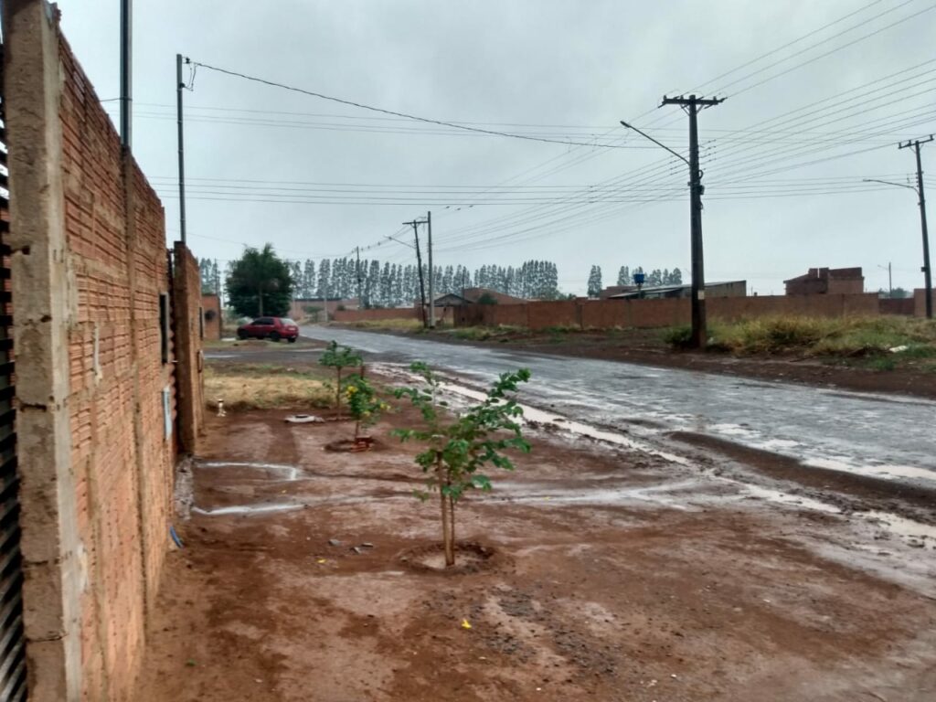 A tão esperada chuva chegou trazendo alívio aos moradores da capital