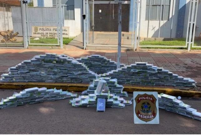 PF apreende quase 450 quilos de cocaína em fundo falso de caminhão