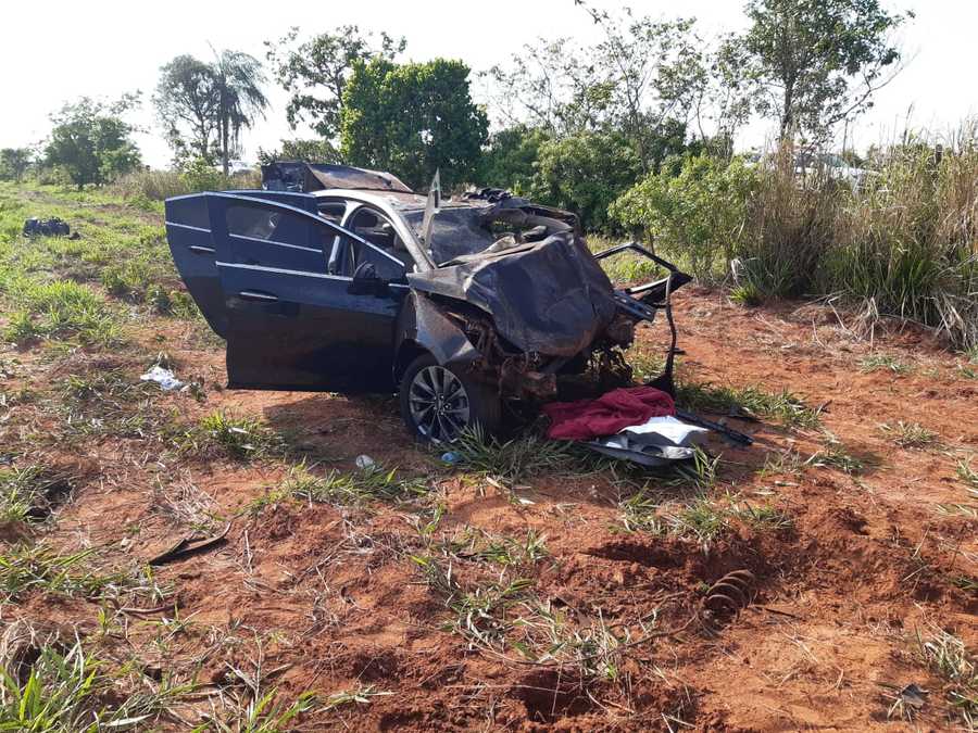 Duas pessoas morrem e outra fica ferida em grave acidente na BR-267