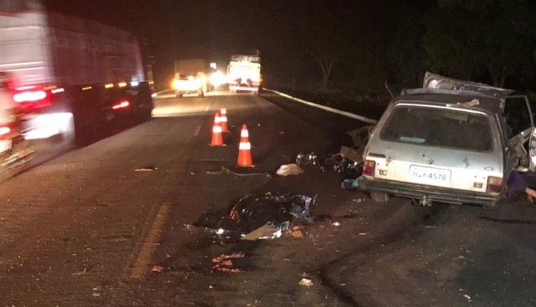 Colisão frontal deixa vários mortos em Nova Alvorada do Sul Colisão frontal deixa vários mortos em Nova Alvorada do Sul
