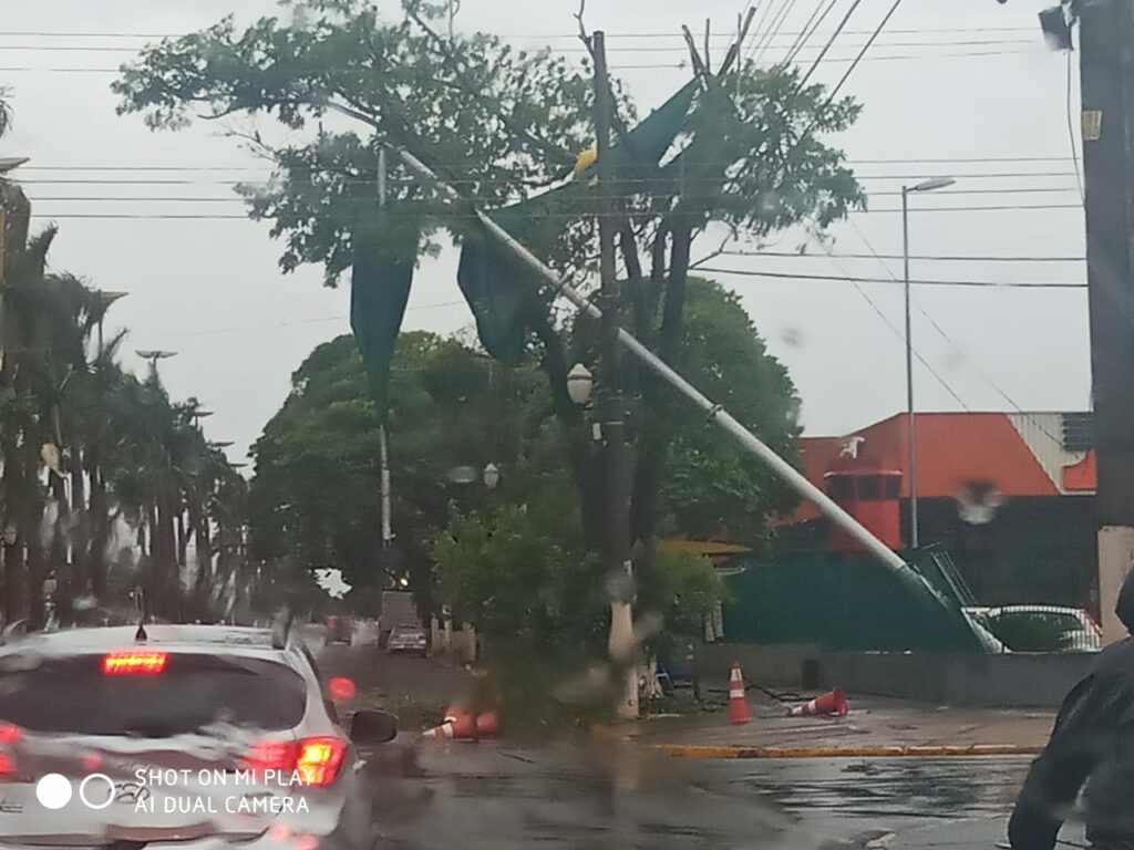 Chuva forte atinge o Estado e já causa alagamentos e queda de árvores