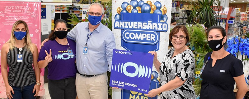 Comper começa a premiar clientes com 70 vales-compras de mil reais Comper começa a premiar clientes com 70 vales-compras de mil reais