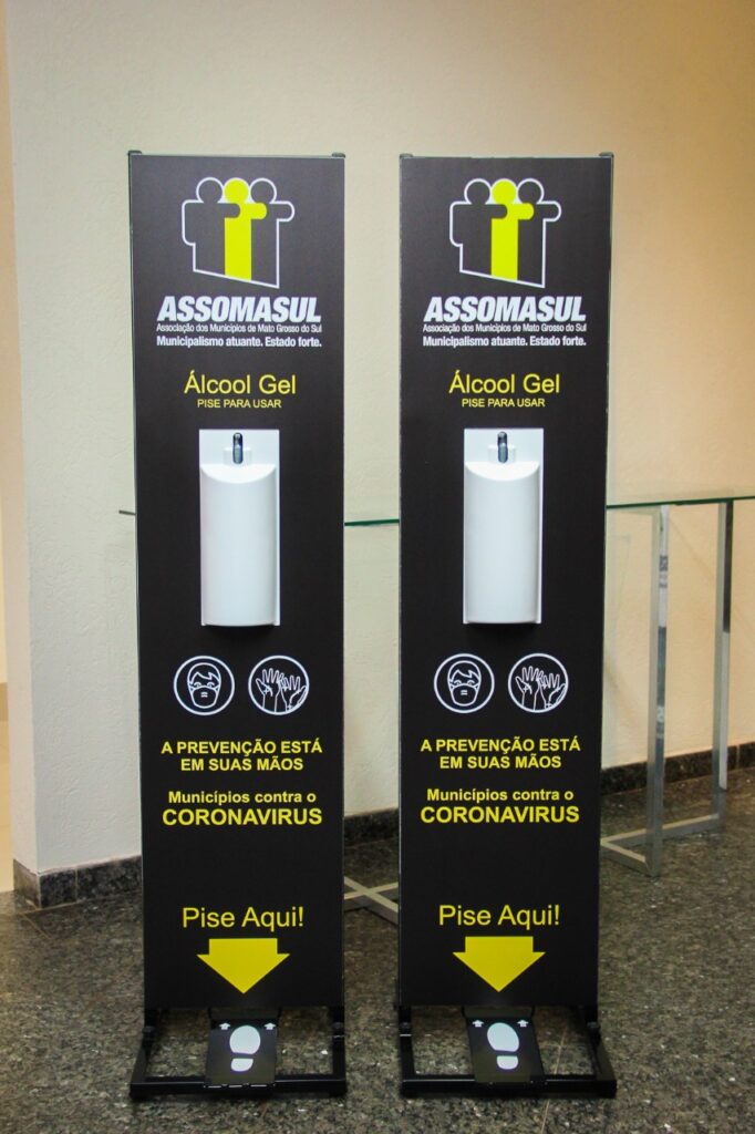 Assomasul distribui totens de álcool em gel entre os municípios de MS Assomasul distribui totens de álcool em gel entre os municípios de MS