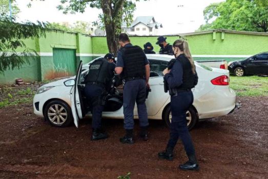 Irmão de candidato a vereador é detido com dinheiro e lista de nomes em Dourados Irmão de candidato a vereador é detido com dinheiro e lista de nomes em Dourados