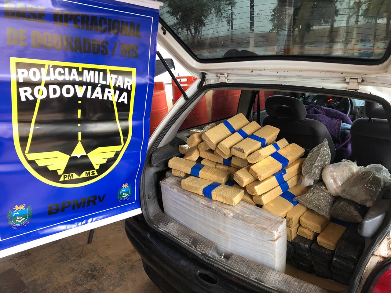 Polícia Militar Rodoviária apreende veículo abandonado com mais de 300 kg de maconha