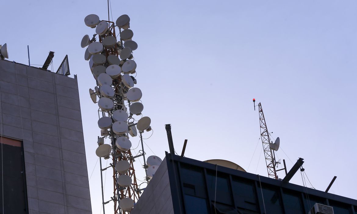 Quatro operadoras no amapá abrem suas redes de telefonia à população