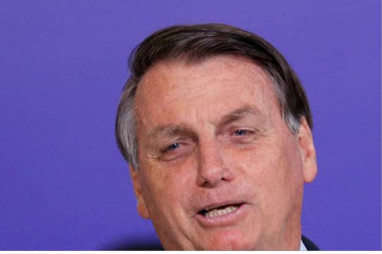 “Tem que deixar de ser um país de maricas”, diz Bolsonaro sobre covid
