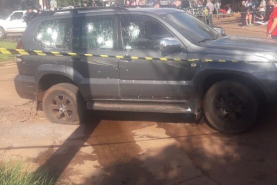 Polícia paraguaia prende três suspeitos por execução na fronteira em plena luz do dia Polícia paraguaia prende três suspeitos por execução na fronteira em plena luz do dia