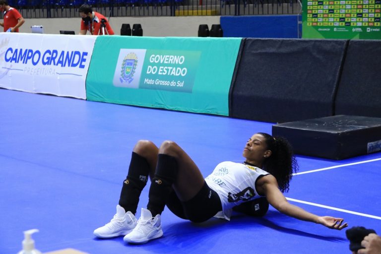 Ídolos do vôlei elogiam estrutura do Guanandizão e organização da Supercopa