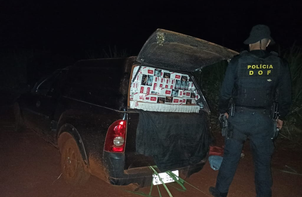 Polícia apreende drogas, armas e cigarros contrabandeados no fim de semana Polícia apreende drogas, armas e cigarros contrabandeados no fim de semana