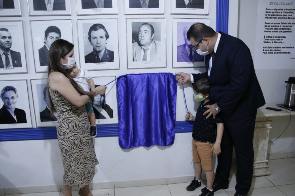 Placa de Alan Guedes é inaugurada na Galeria de Ex-presidentes da Câmara de Dourados Placa de Alan Guedes é inaugurada na Galeria de Ex-presidentes da Câmara de Dourados