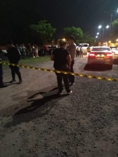 Casal em veículo é executado com mais de 100 tiros na linha internacional Casal em veículo é executado com mais de 100 tiros na linha internacional