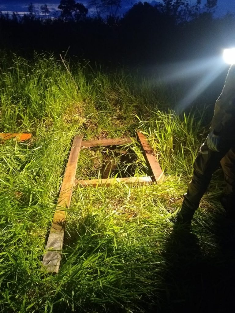 Cadela que caiu em poço é resgatada pelos Bombeiros Militares Cadela que caiu em poço é resgatada pelos Bombeiros Militares