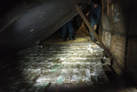 PM apreende mais de 800 quilos de maconha em carreta na BR-163