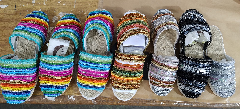 Com dedicação e perseverança, reeducandas da capital aprendem a customizar calçados