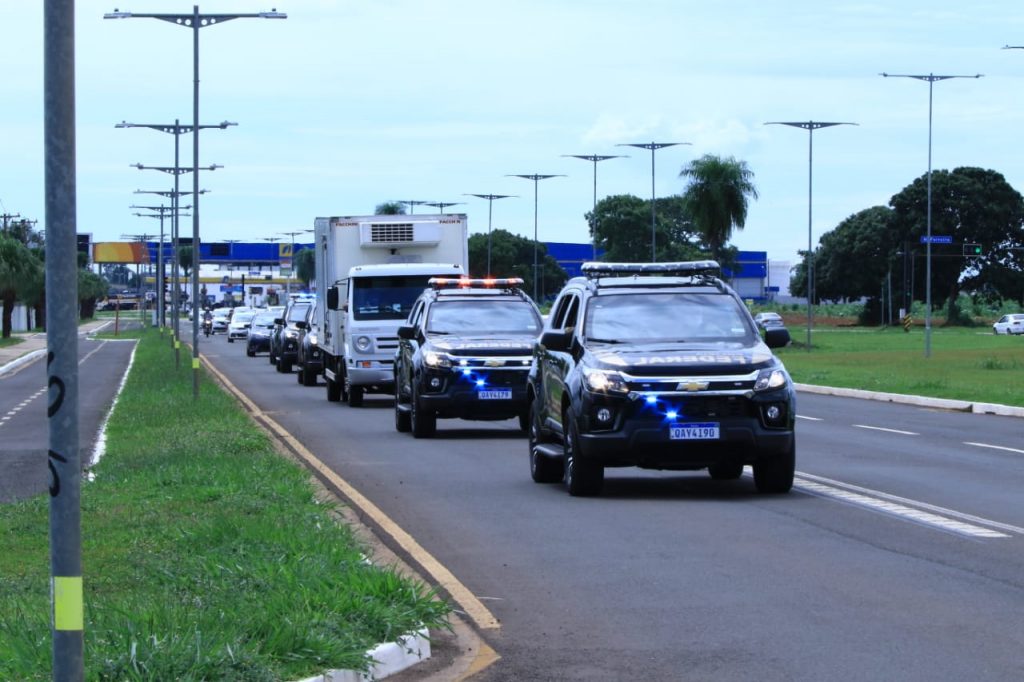 Governador comemora a chegada de mais doses da vacina contra a Covid-19 mas alerta: “a pandemia não acabou”
