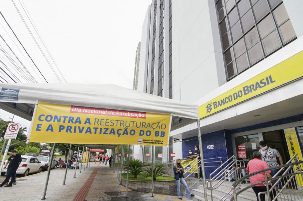 Bancários do Banco do Brasil fazem paralisação hoje contra reestruturação e privatização