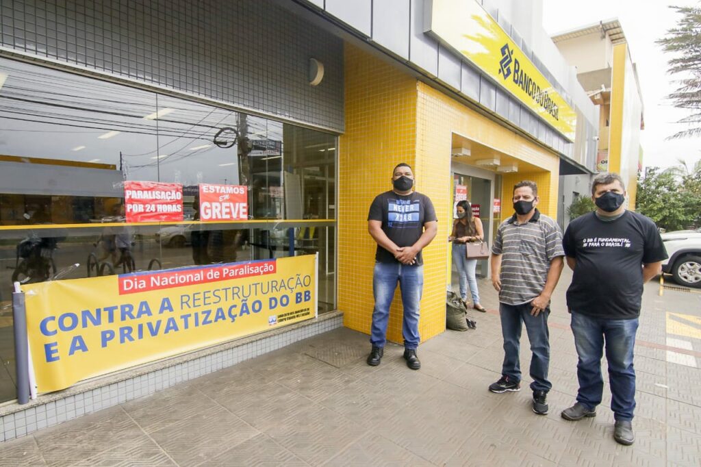 Bancários do Banco do Brasil fazem paralisação hoje contra reestruturação e privatização