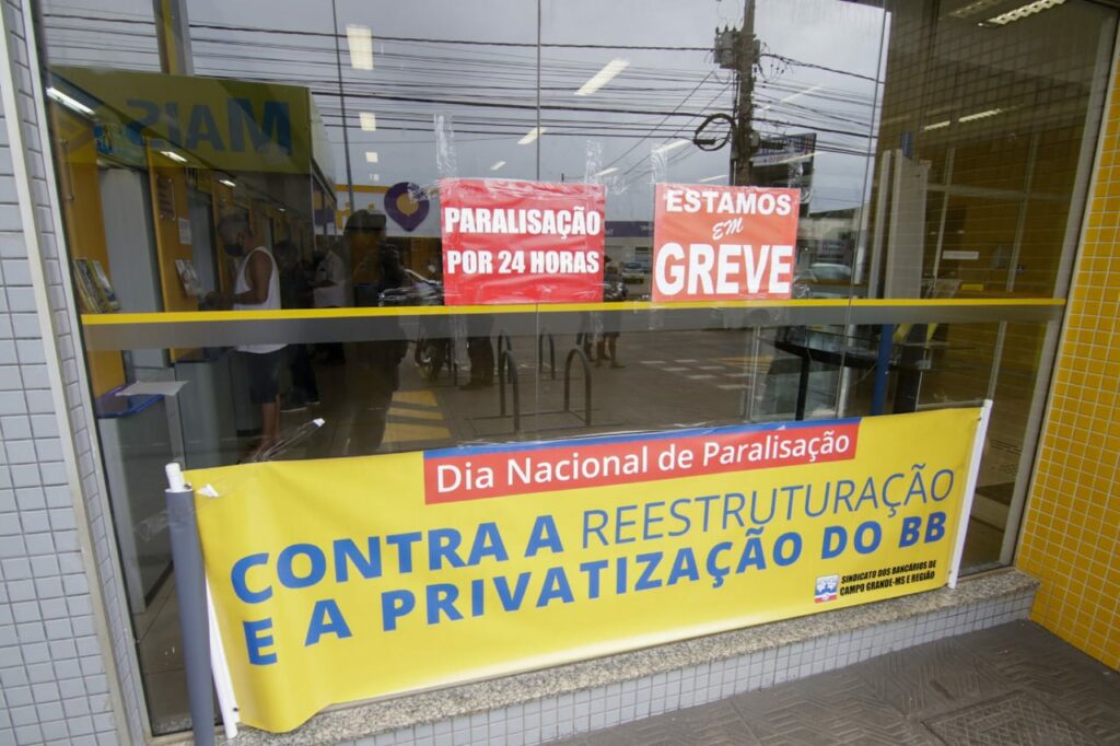 Bancários do Banco do Brasil fazem paralisação hoje contra reestruturação e privatização