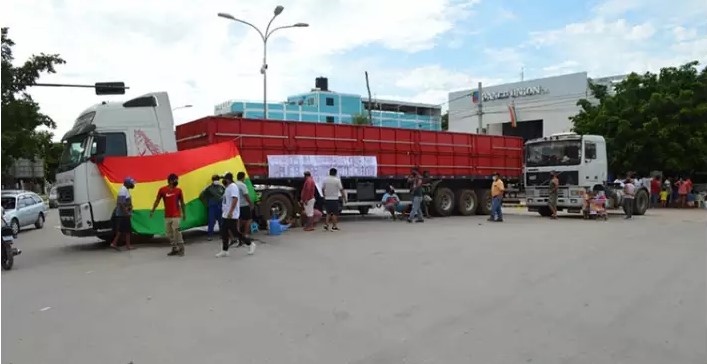 Manifestantes fecham fronteira entre corumbá e bolívia e impedem transporte de cargas