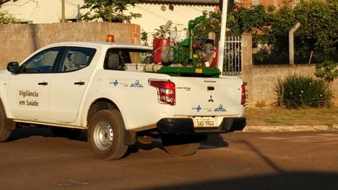 Ayudando a combatir el Aedes, el humo viaja a través de 13 barrios de la capital