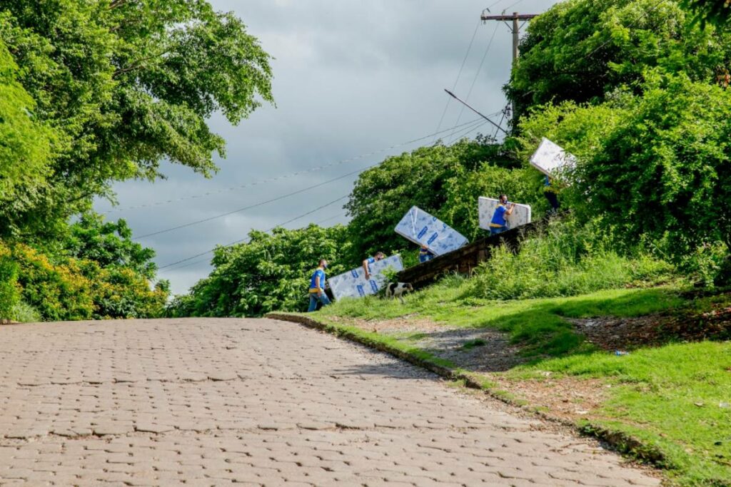 No domingo, Prefeitura de Corumbá atendeu 8 famílias com colchões e cestas básicas
