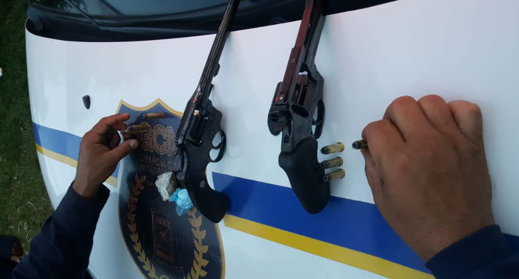 GCM encerra festa na Chácara da Mansões e apreende duas armas de fogo GCM encerra festa na Chácara da Mansões e apreende duas armas de fogo