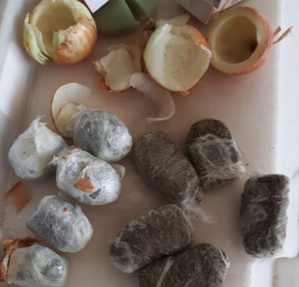 Visitantes são flagrados com droga por meio de aparelho raio-x em Penitenciaria de Três Lagoas Visitantes são flagrados com droga por meio de aparelho raio-x em Penitenciaria de Três Lagoas