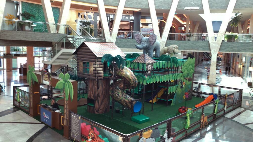 Entretenimento: animais da selva invadem Shopping