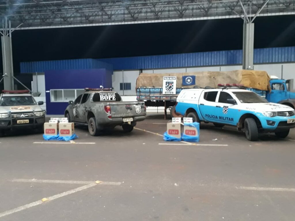 Ação conjunta apreende caminhão com cigarros as margens de rio em MS Ação conjunta apreende caminhão com cigarros as margens de rio em MS