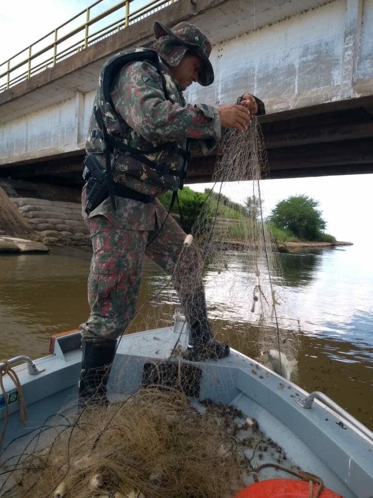 PMA realiza fiscalização de embarcações e pescadores em lago da usina e rios de MS PMA realiza fiscalização de embarcações e pescadores em lago da usina e rios de MS