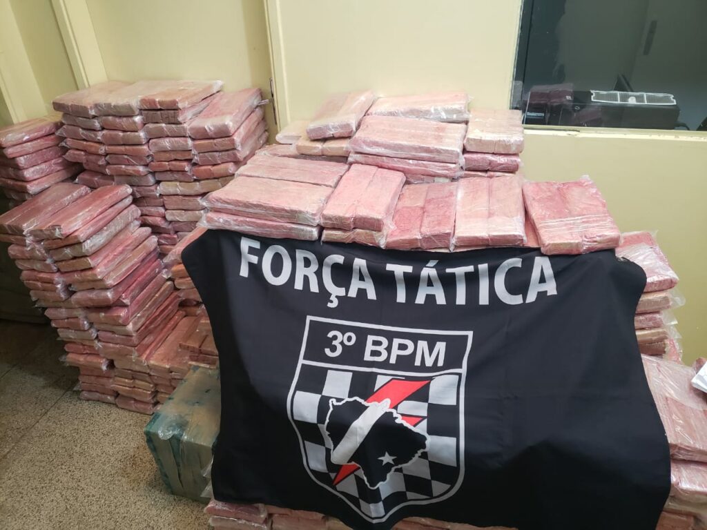 Força Tática encontra mais de 1,1 tonelada de maconha em barracão