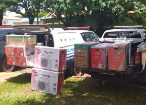 PM encaminha mercadorias abandonadas até a Receita Federal PM encaminha mercadorias abandonadas até a Receita Federal