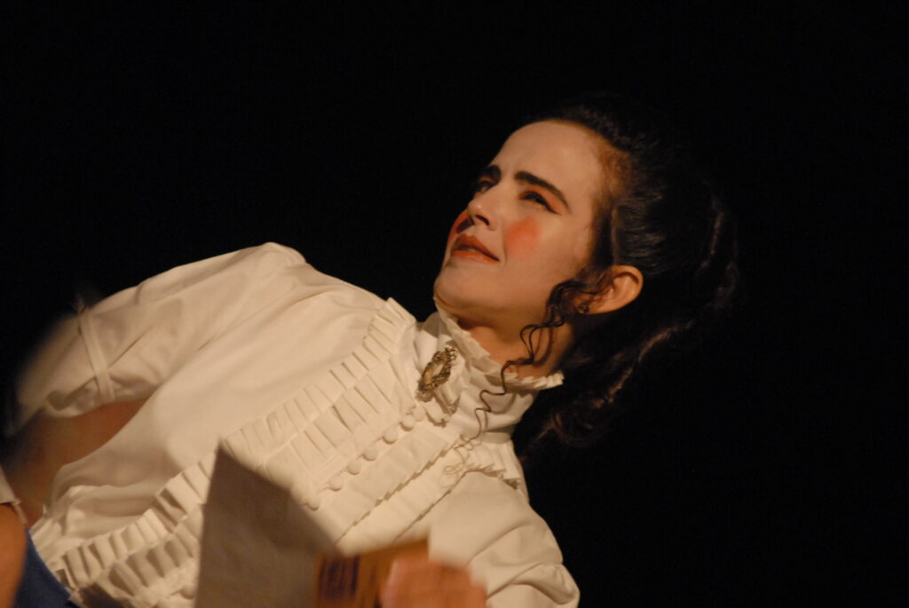 Teatro Brasileiro Fora do Eixo segue com bate-papos para falar dos artistas campo-grandenses Teatro Brasileiro Fora do Eixo segue com bate-papos para falar dos artistas campo-grandenses