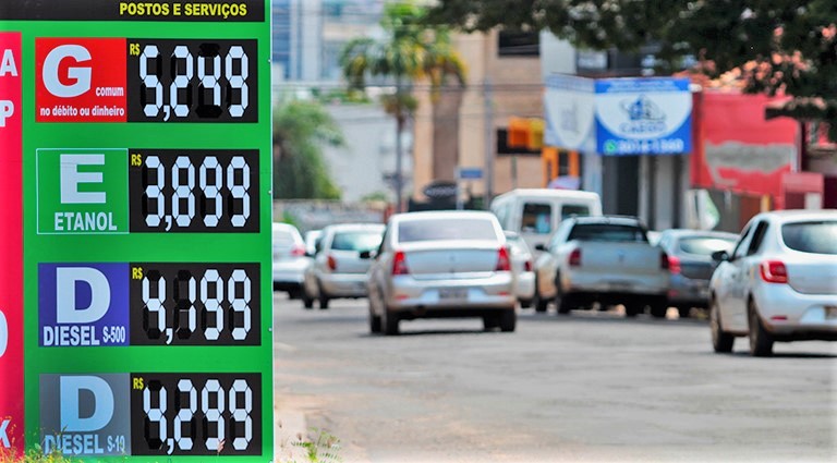 Governo do Estado congela pauta fiscal da gasolina e garante economia ao consumidor