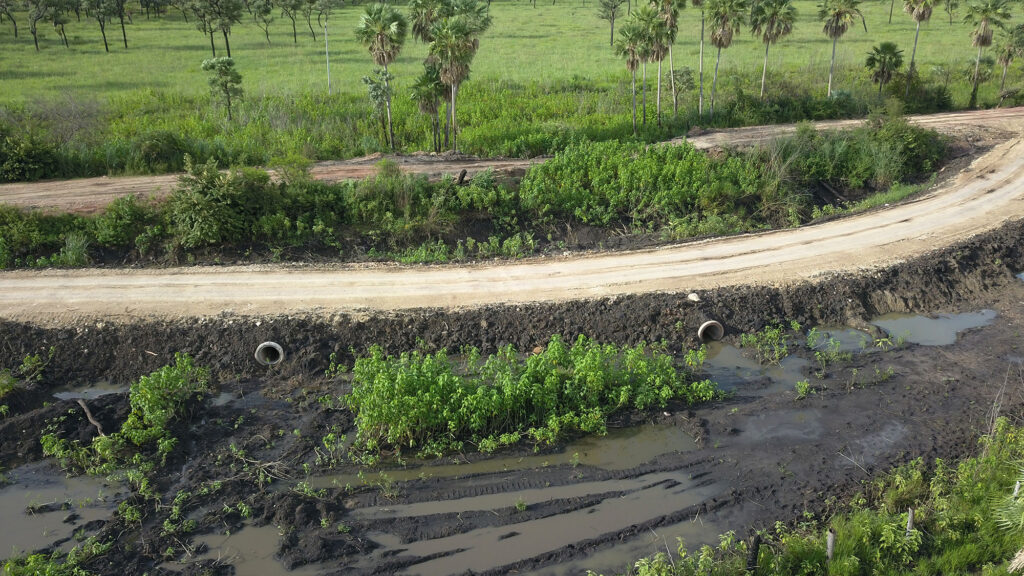 Agesul implanta desvios em trechos de pontes queimadas no Pantanal para garantir tráfego