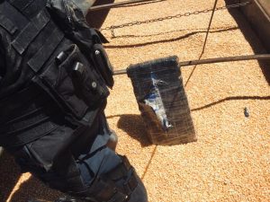 PM apreende 4,8 toneladas de maconha em caminhão com pane em cidade do MS